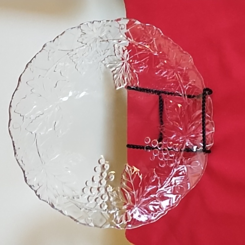 4 CLEAR PRESSED GLASS PLATES BYl CRISTAL D'ARQUES, & BRANDED BY ARCOROC  MALLORY